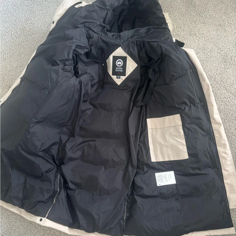 Canada Goose Women's Beige Hooded Puffer Jacket - Picture 7 of 8